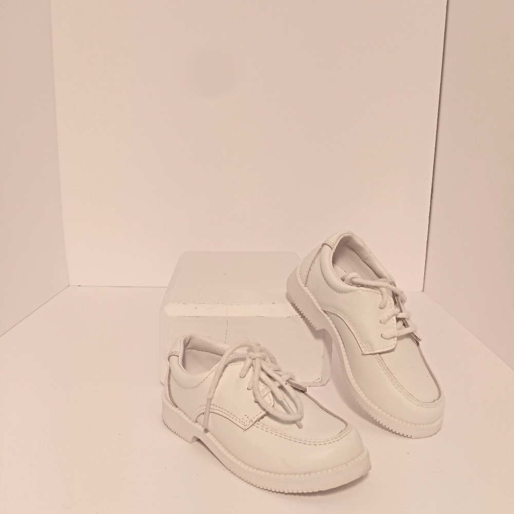 Little Boys White Dress/Casual Shoes size 8